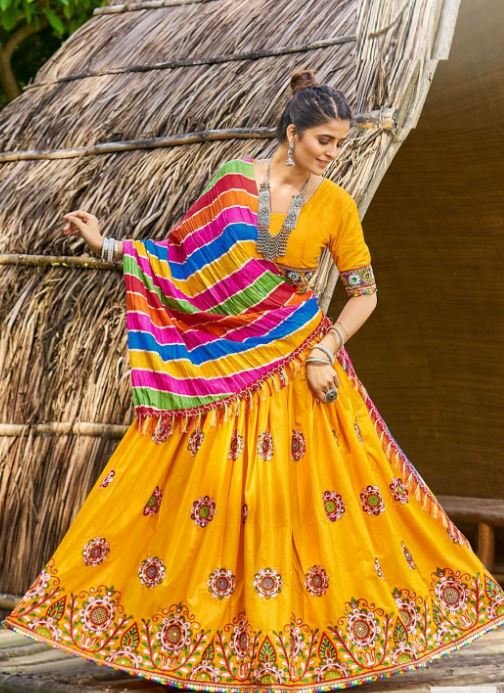 Chaniya Choli Collection : गरवा नाइट पर महफिल की शान बढ़ाने के लिए पहनें ये खूबसूरत गुजराती स्टाइल चनिया-चोली, देखें डिजाइन