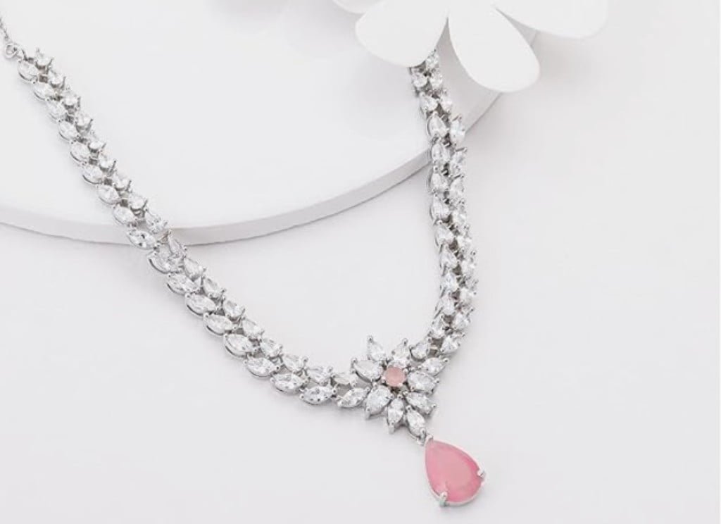 Get a necklace worth Rs 24,000 for just Rs 10,559 in Amazon's Kickstarter deal! Know details here