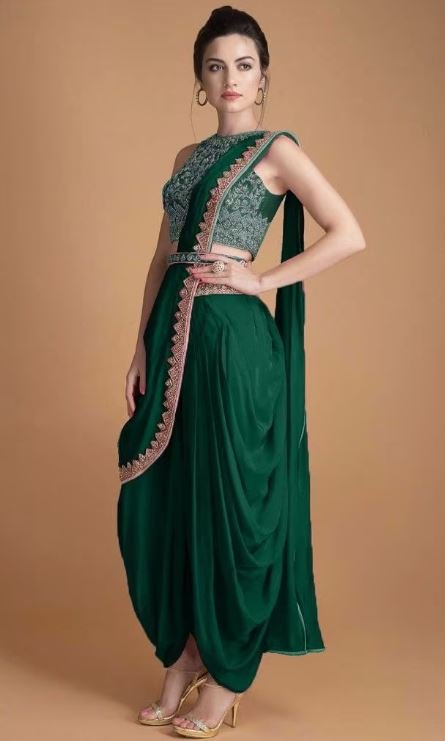 Anarkali Suit Collection : शादी या पार्टी में पहनने के लिए बेस्ट है ये आकर्षक डिजाइन वाले अनारकली सूट 