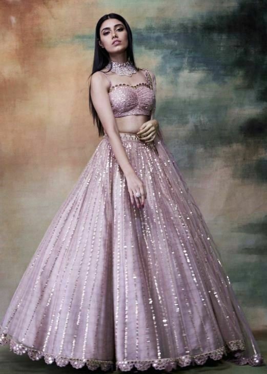 Beautiful Dress Collection : शादी के फंक्शन में पहने के लिए बेस्ट है ये डिजाइनर ड्रेस, देखें कलेक्शन  