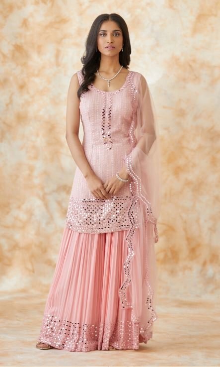 Beautiful Dress Collection : शादी के फंक्शन में पहने के लिए बेस्ट है ये डिजाइनर ड्रेस, देखें कलेक्शन  