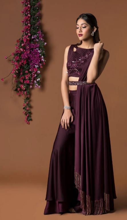 Designer Dress Collection : गरवा नाईट को यादगार बनाने के लिए ट्राई करें इन खूबसूरत और ट्रेडिशनल ड्रेस को, देखें डिज़ाइन