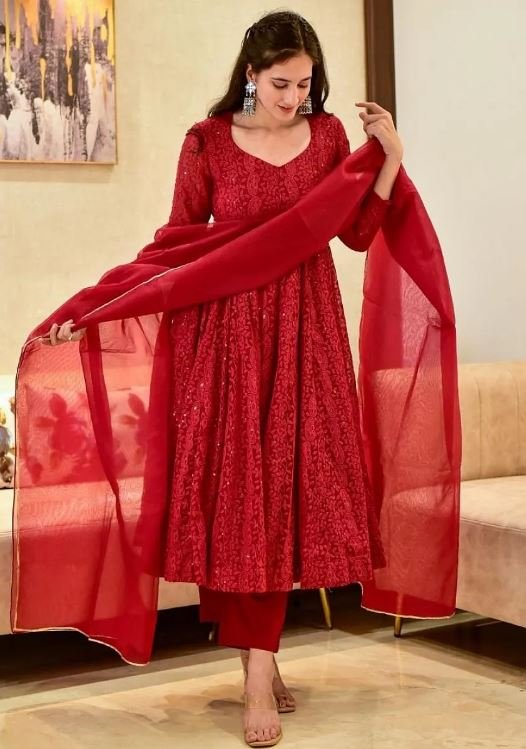 Anarkali Suit Collection : ट्रेडिशनल और आकर्षक लुक के लिए ट्राई करें ये खूबसूरत अनारकली सूट, देखें कलेक्शन 