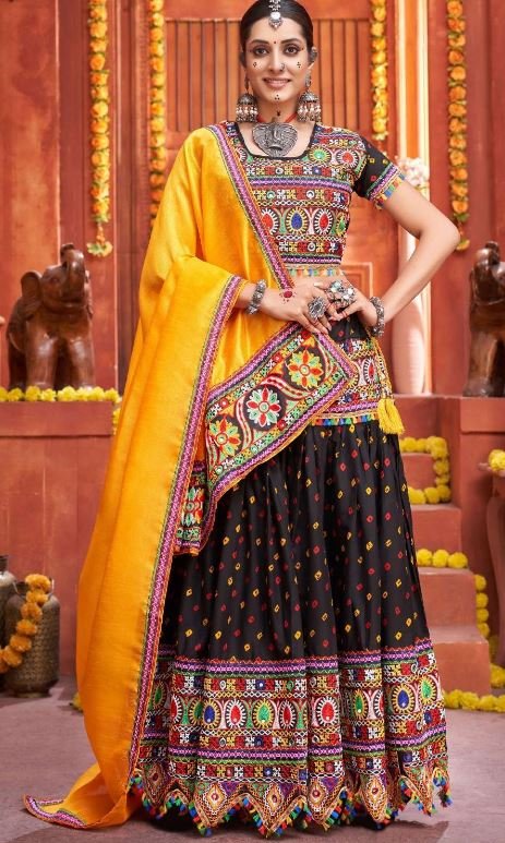 Chaniya Choli Collection : गरवा नाइट पर महफिल की शान बढ़ाने के लिए पहनें ये खूबसूरत गुजराती स्टाइल चनिया-चोली, देखें डिजाइन