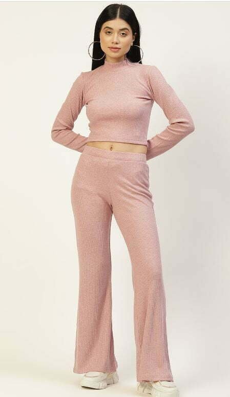Pink Outfit Collection : इस विंटर दे खुद को स्टाइलिश और क्लासी लुक, पहने पिंक कलर के ये आकर्षक ऑउटफिट 
