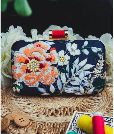 Embroidered Box Clutch : शादी या पार्टी में ले जाएं ऐसे ट्रेंडी बैग, देखें डिजाइन