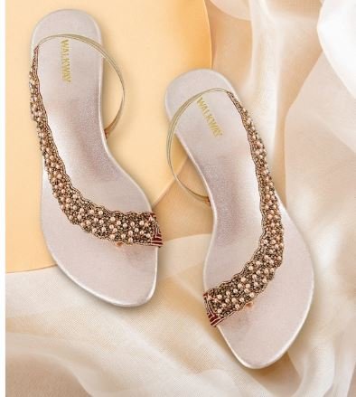 Women Heels Design : इंप्रेसिव लुक पाने के लिए पहनें ये खूबसूरत हाई हील्स सैंडल, देखें डिजाइन