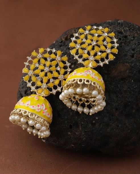 Jhumka Earrings : एलिगेंट और सोबर लुक के लिए पहनें ये खूबसूरत झुमका इयररिंग्स