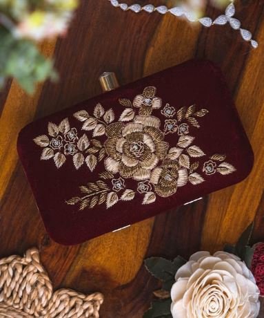 Embroidered Box Clutch : शादी या पार्टी में ले जाएं ऐसे ट्रेंडी बैग, देखें डिजाइन