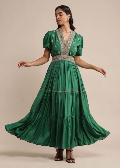 Women Ethnic Dress : ये खूबसूरत ट्रेडिशनल ड्रेस देगी आपको आकर्षक लुक, देखें डिजाइन