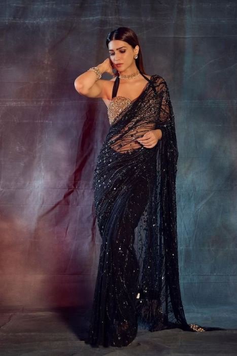 Celebrity Saree Looks : फैंसी साड़ियों में ग्लैमरस और गॉर्जियस नजर आई ये बॉलीवुड अभिनेत्रियां